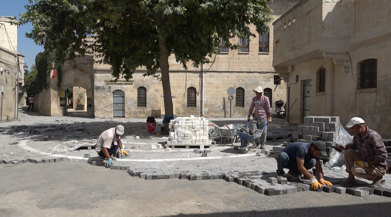ŞANLIURFA’DA 58 MEYDANI YENİ YÜZÜNE KAVUŞUYOR - 2