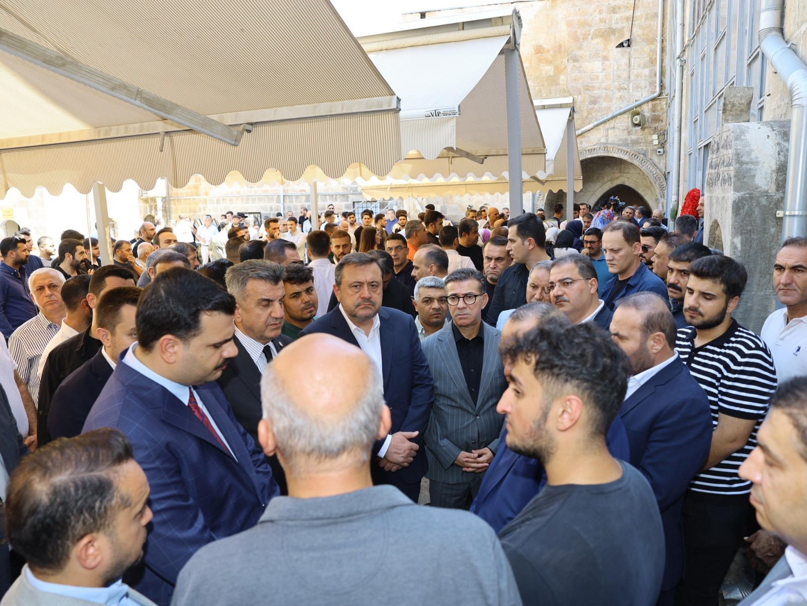 AK Parti teşkilatı Zeynep Beyazgül Çiftçi’nin cenazesinde buluştu - 2