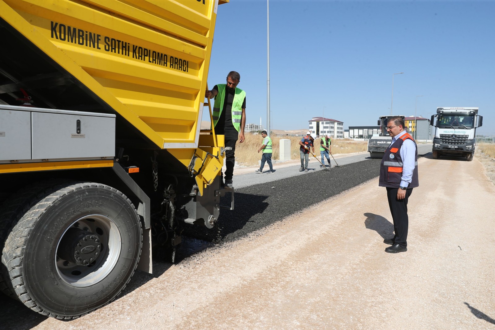 HALİLİYE’DE ASFALT DEVRİMİ: KENDİ ASFALTINI ÜRETİP KENDİ YOLUNU YAPIYOR - 2