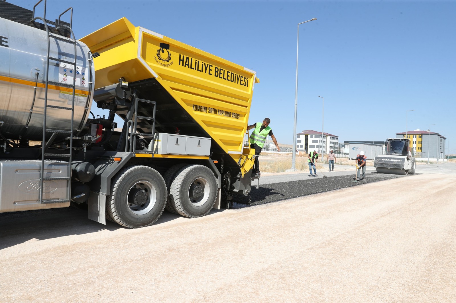 HALİLİYE’DE ASFALT DEVRİMİ: KENDİ ASFALTINI ÜRETİP KENDİ YOLUNU YAPIYOR - 4