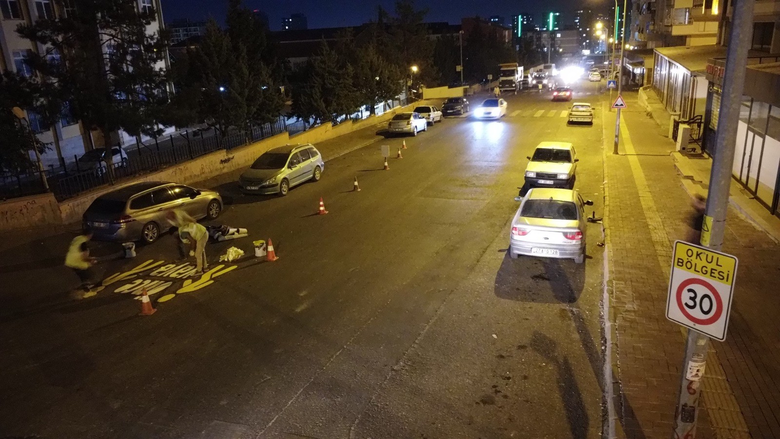 BÜYÜKŞEHİR OKUL ÖNLERİNDE GÜVENLİĞİ ARTIRIYOR - 1
