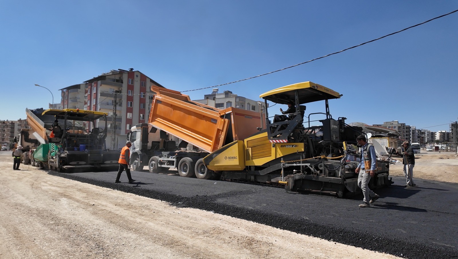 SİVEREK’TE RAMAZAN BARAN BULVARI SICAK ASFALTLA YENİLENDİ - 5