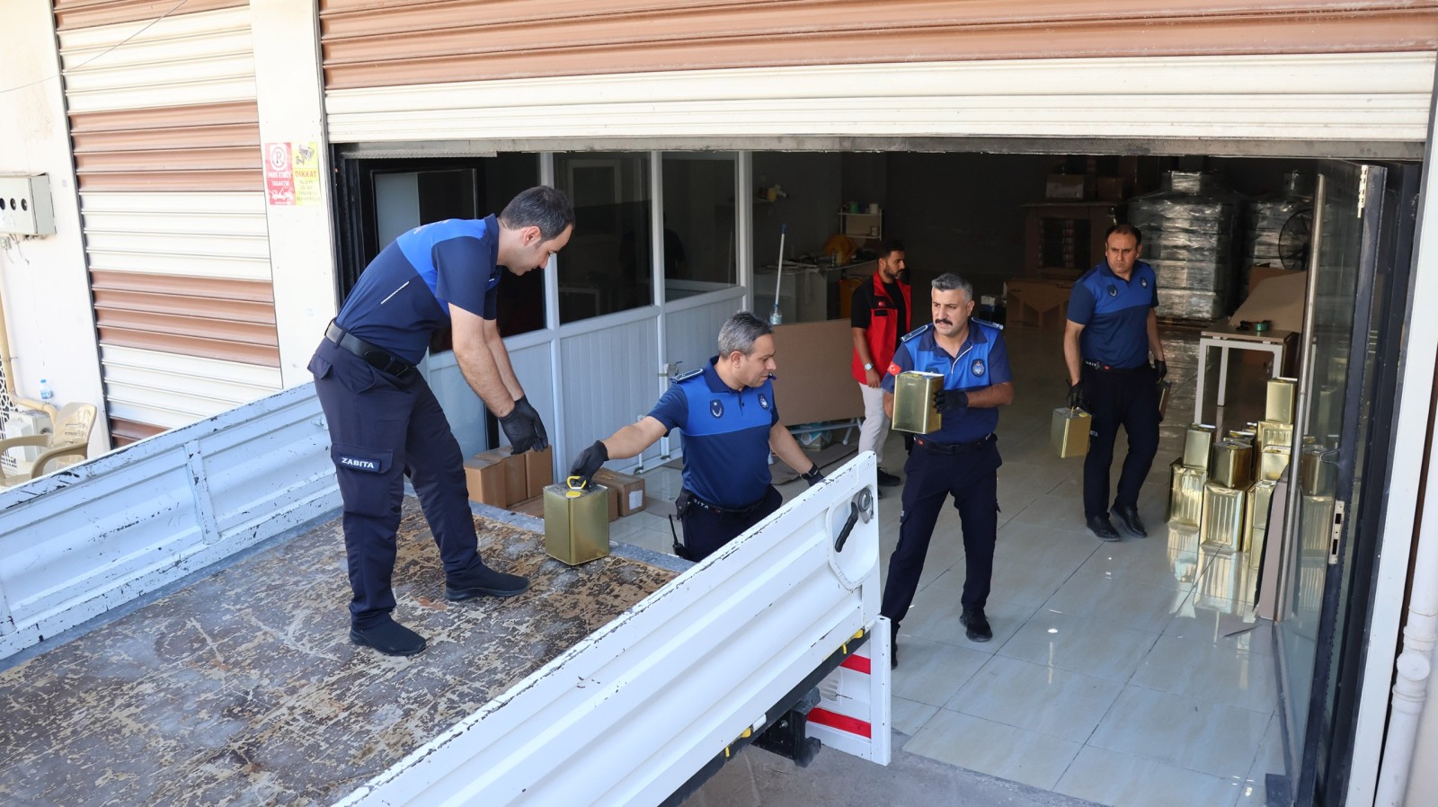HALİLİYE BELEDİYESİ’NDEN DENETİM: 875 KİLO SADE YAĞA EL KONULDU - 2