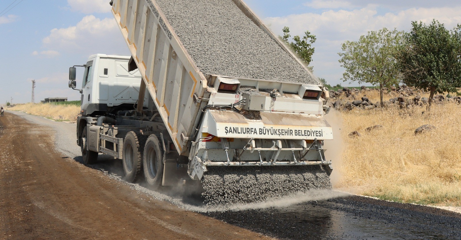 SİVEREK’TE 5 KİLOMETRELİK YOL SATHİ ASFALTLA YENİLENDİ - 2