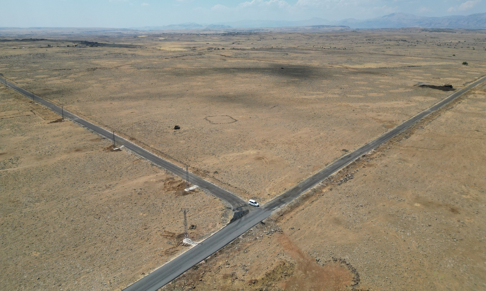 SİVEREK’TE 5 KİLOMETRELİK YOL SATHİ ASFALTLA YENİLENDİ - 3