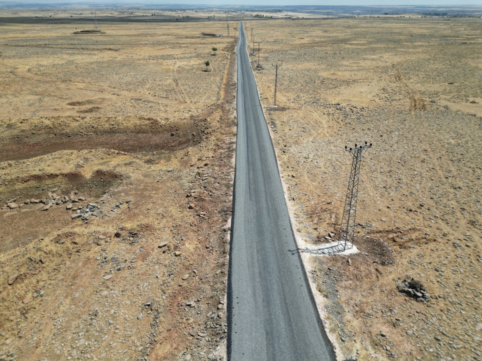 SİVEREK’TE 5 KİLOMETRELİK YOL SATHİ ASFALTLA YENİLENDİ - 5