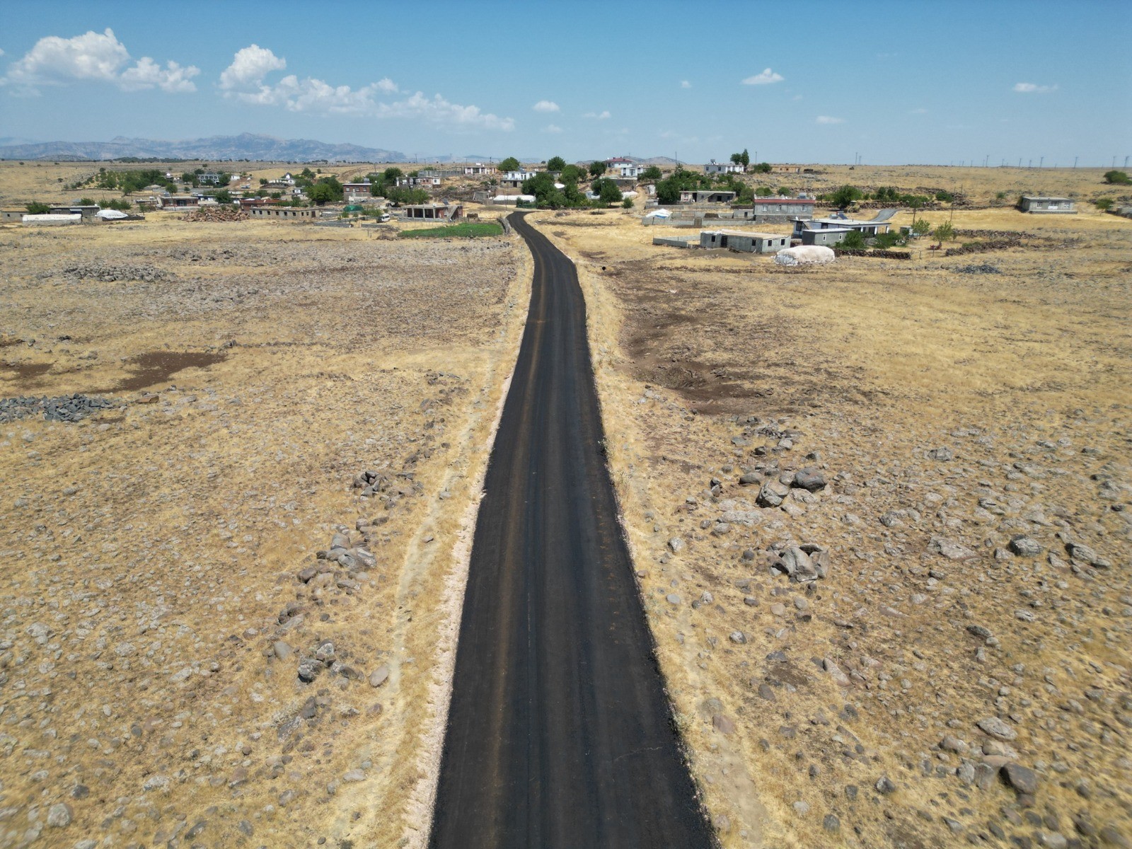 SİVEREK’TE 5 KİLOMETRELİK YOL SATHİ ASFALTLA YENİLENDİ - 6