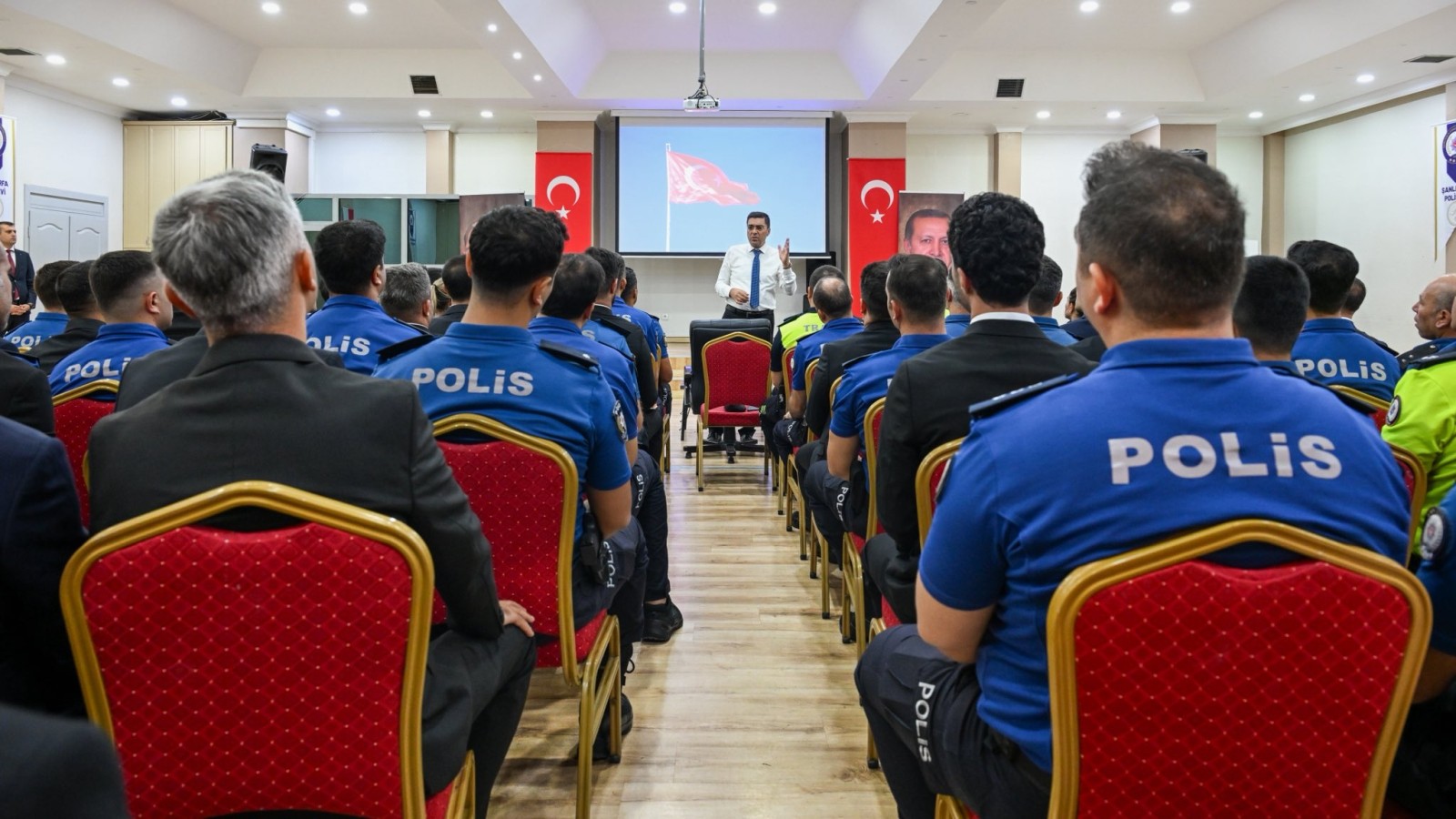 Şanlıurfa Emniyet Müdürü Atilla Aksoy’dan Yeni Göreve Başlayan Personele Sertifikalı Karşılama: "Huzur ve Güvenlik İçin 7/24 Sahadayız" - 1