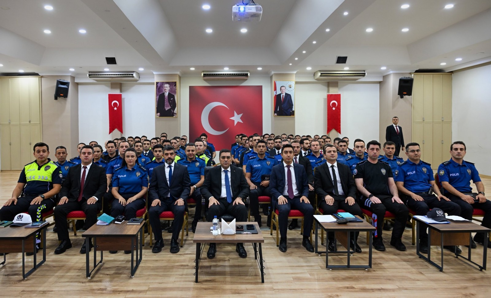 Şanlıurfa Emniyet Müdürü Atilla Aksoy’dan Yeni Göreve Başlayan Personele Sertifikalı Karşılama: "Huzur ve Güvenlik İçin 7/24 Sahadayız" - 4