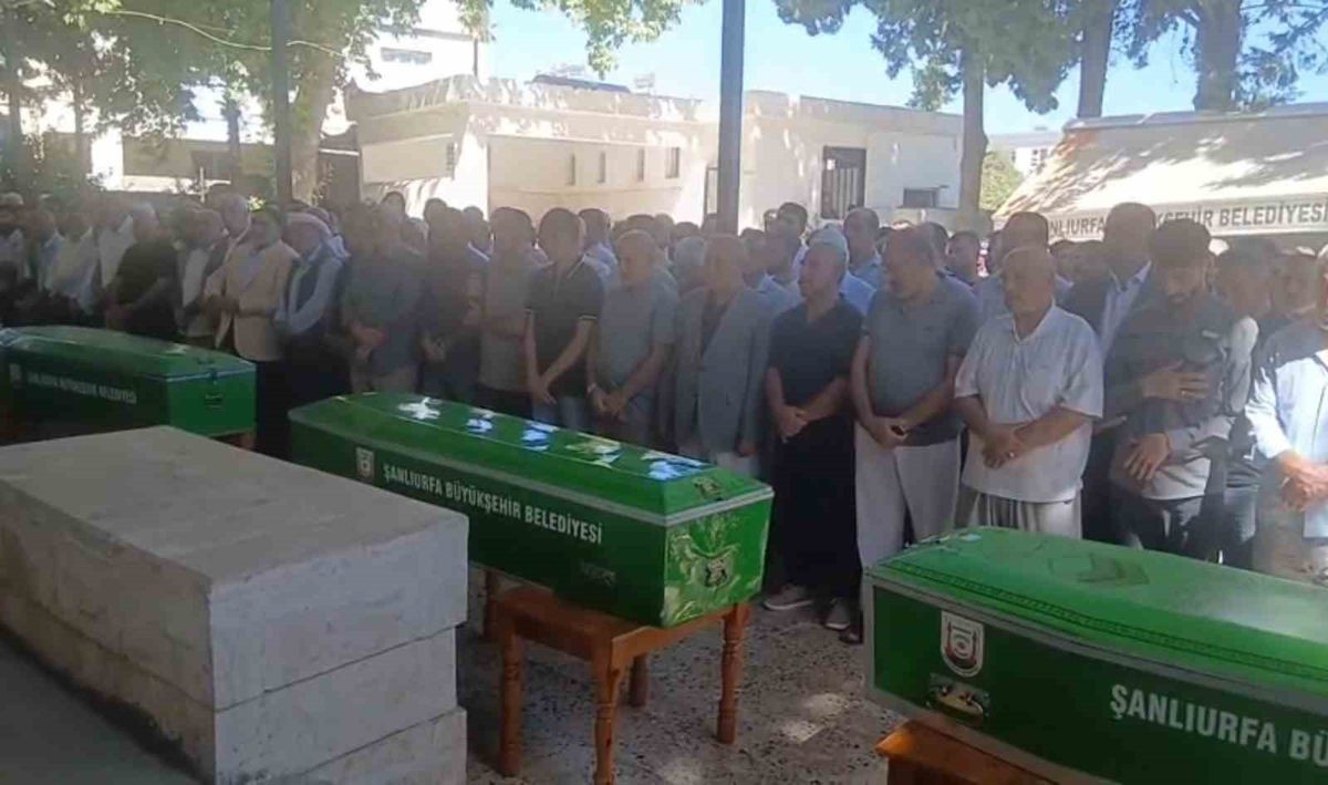 Şanlıurfa’da Yürek Yakan Kaza: Aile Boyu Faciada Ölen 4 Kişi Yan Yana Defnedildi - 1