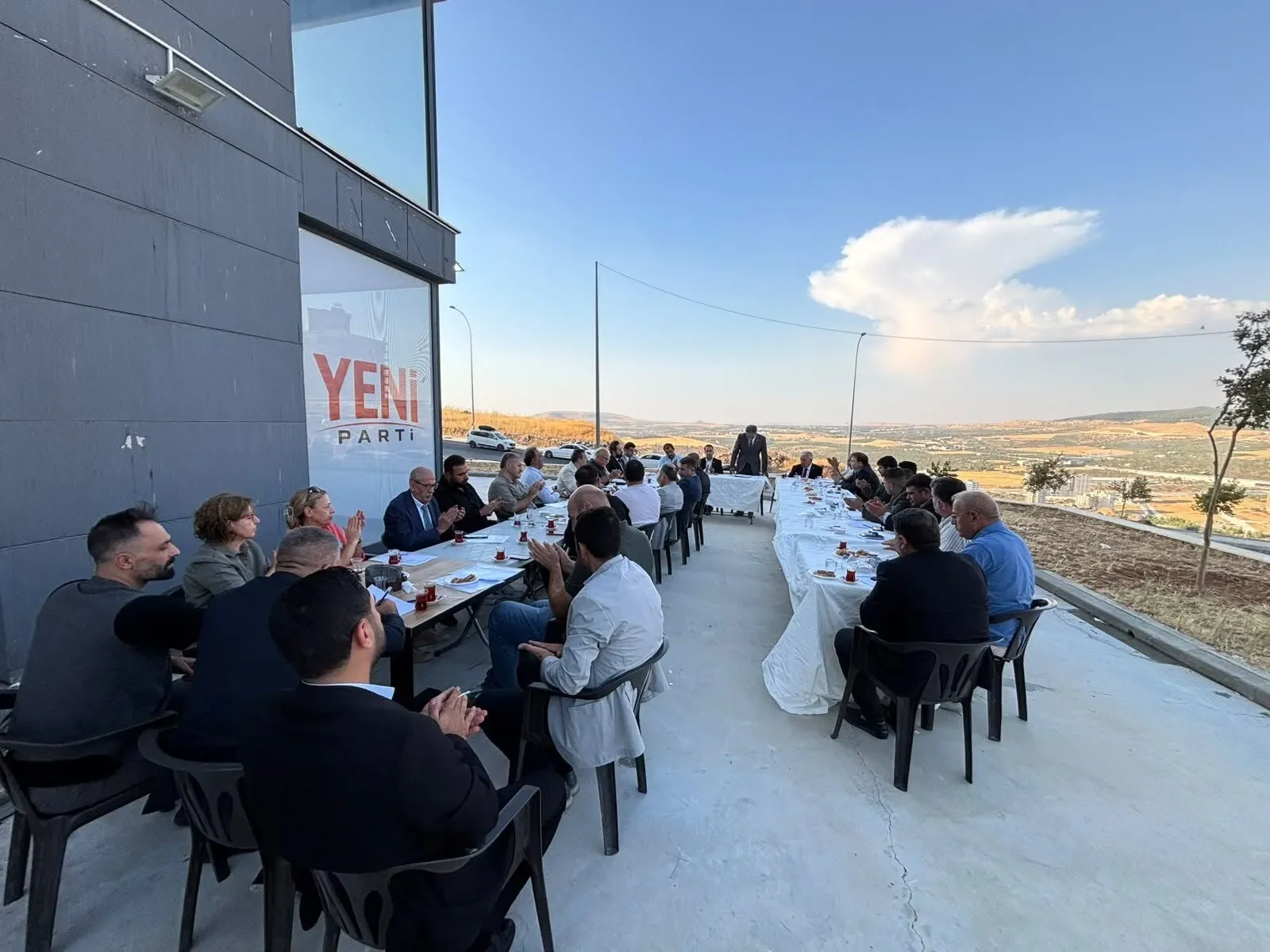 YENİ Parti Şanlıurfa’da Sahaya İndi: İlk Toplantı Yapıldı, Rozetler Takıldı - 1
