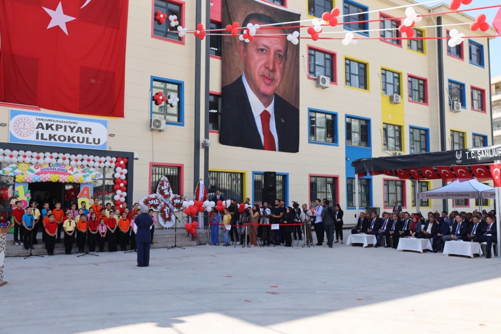 Şanlıurfa’da İlk Ders Zili Çaldı: İlhami Günbeği ile Ahmet Aksoy Eline Alıp Salladı! - 2