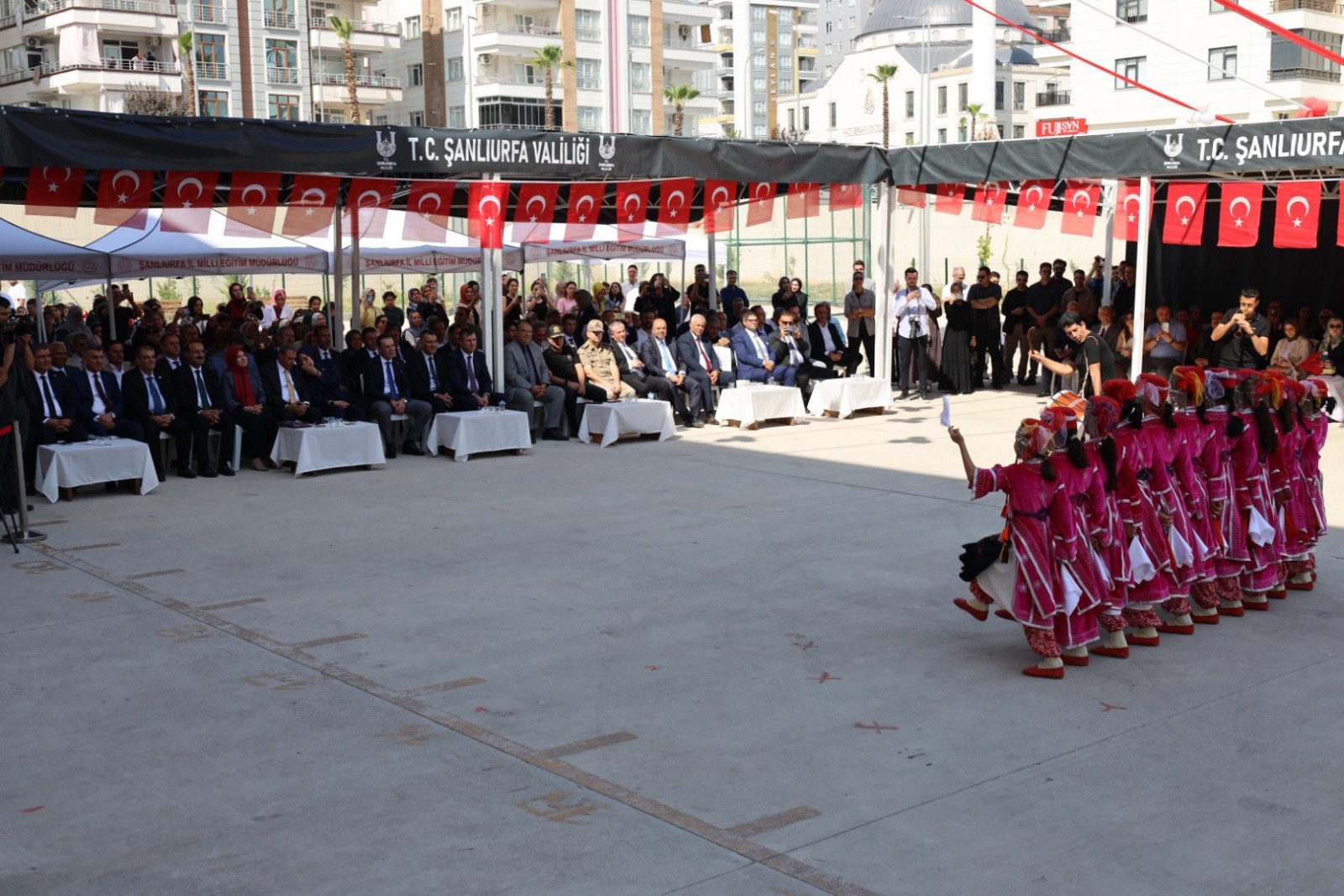 Şanlıurfa’da İlk Ders Zili Çaldı: İlhami Günbeği ile Ahmet Aksoy Eline Alıp Salladı! - 3
