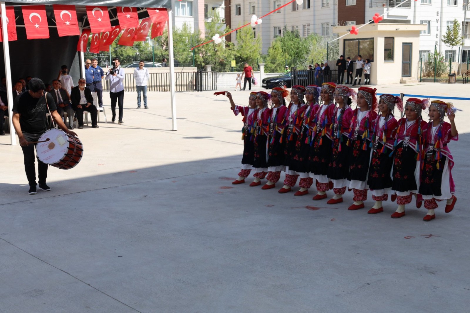Şanlıurfa’da İlk Ders Zili Çaldı: İlhami Günbeği ile Ahmet Aksoy Eline Alıp Salladı! - 6