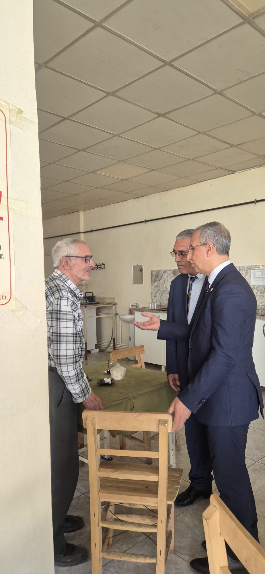 AK Parti Şanlıurfa Milletvekilinden Komşu Şehre Ziyaret: Çelikhan Esnafıyla Buluştu - 1