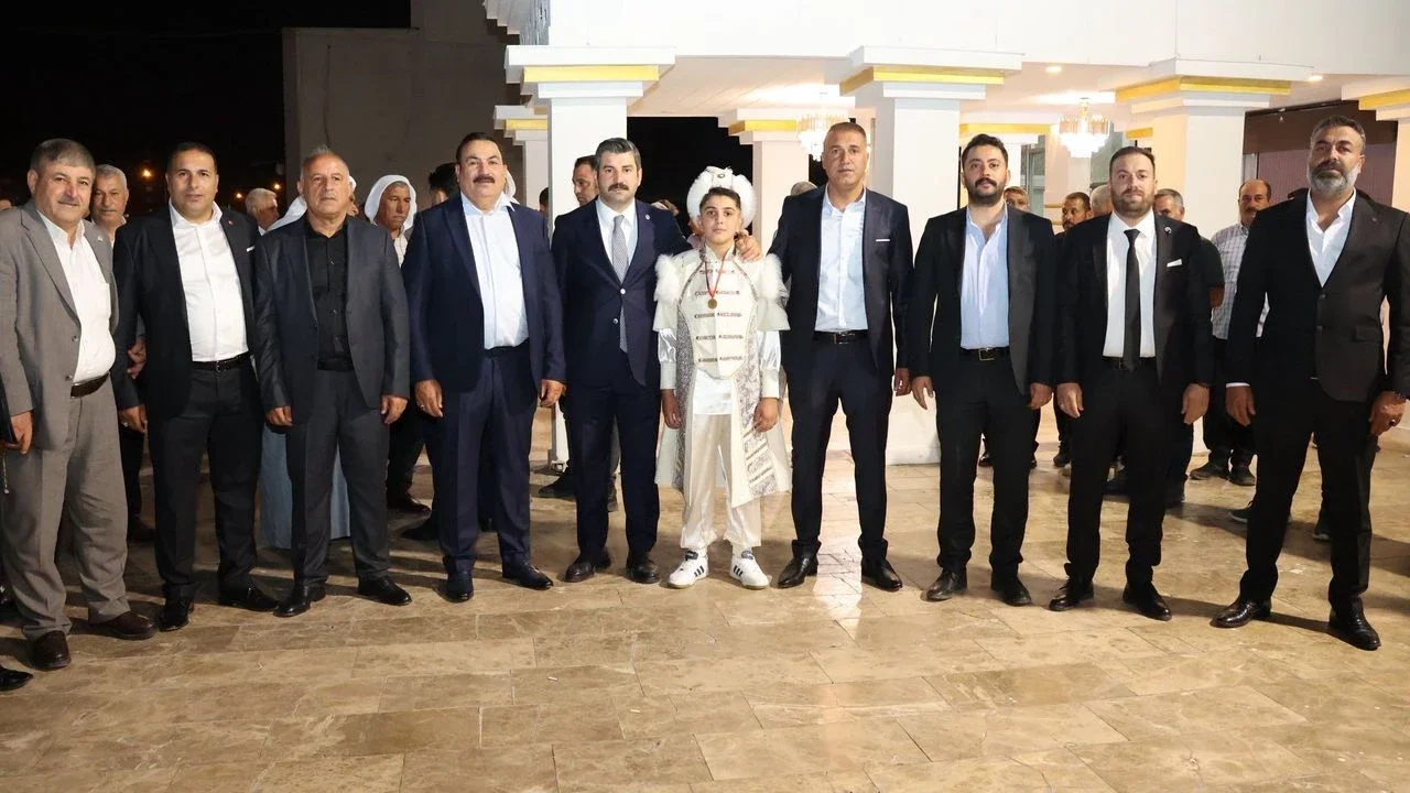 AK Parti Şanlıurfa Milletvekili İbrahim Eyyüpoğlu, Kırmızı Ailesinin Kirvesi Oldu - 3
