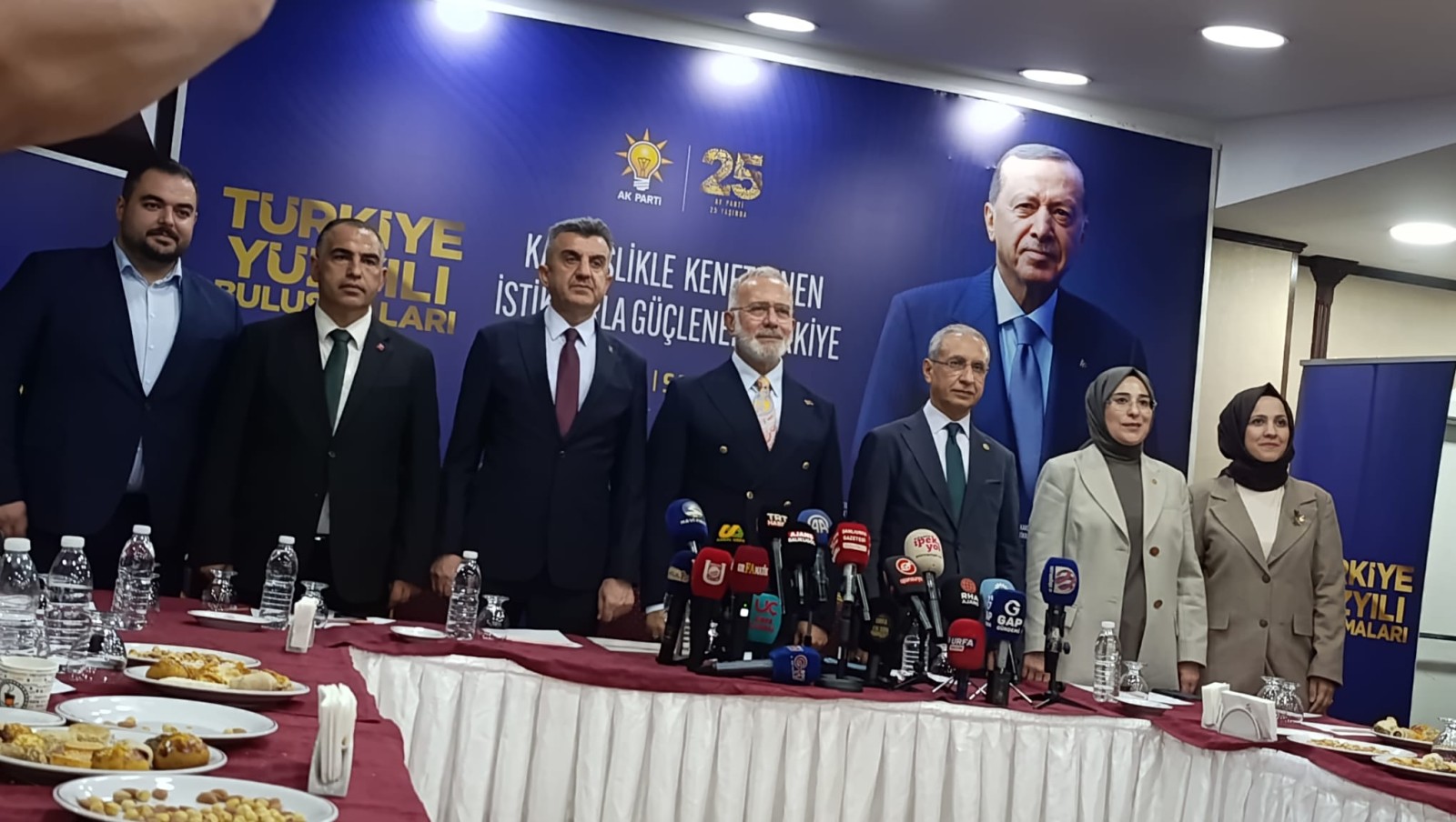 Şanlıurfa’da ‘Sorusuz’ Basın Toplantısı Gerginliği: Madem Soru Alınmayacak, Neden Basını Davet Ettiniz? - 1