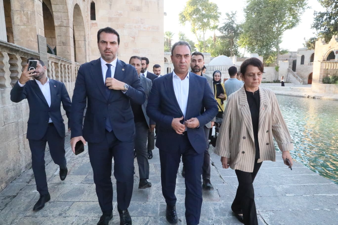 Balıklıgöl’de Siyasi Misafirperverlik: Yemleri Teşkilat Aldı, Sevabı Vekil Kazandı! - 2