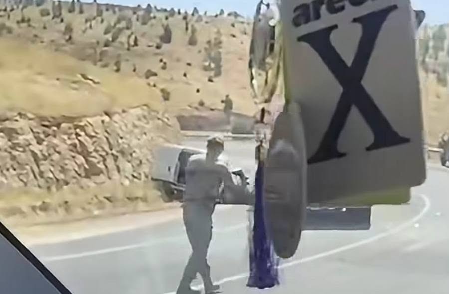 Halfeti’de Tur Otobüsü ile Hafif Ticari Araç Çarpıştı: Yaralılar Var - 1