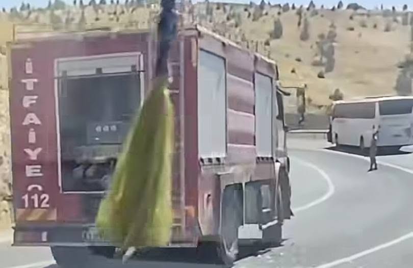 Halfeti’de Tur Otobüsü ile Hafif Ticari Araç Çarpıştı: Yaralılar Var - 2