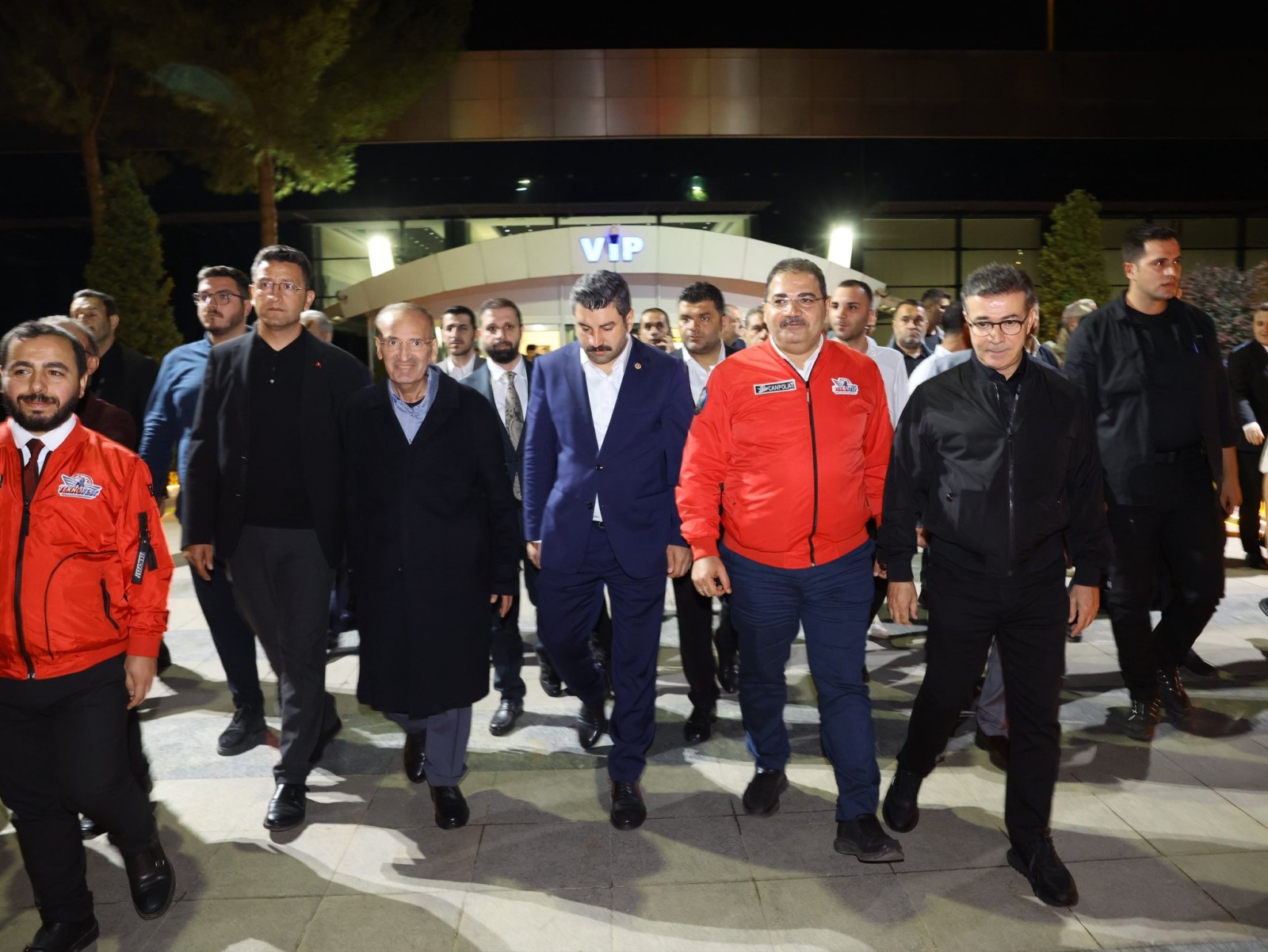 Bekir Bozdağ Şanlıurfa'da Havalimanında Coşkuyla Karşılandı - 1
