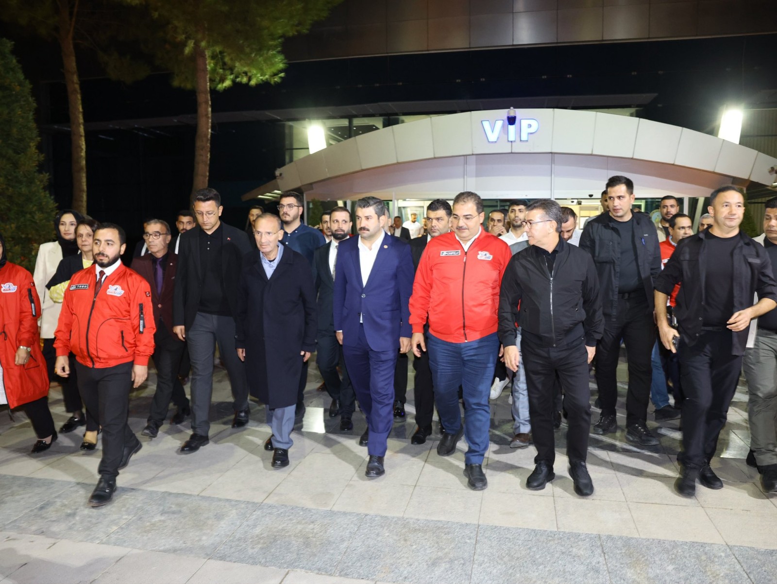 Bekir Bozdağ Şanlıurfa'da Havalimanında Coşkuyla Karşılandı - 2