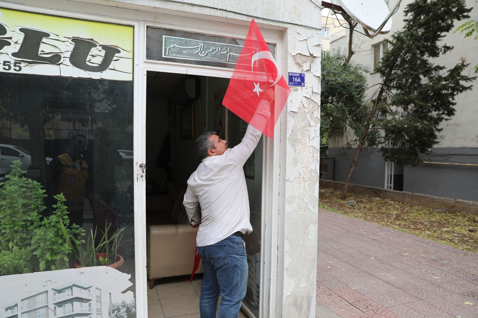 Haliliye Belediyesi’nden 29 Ekim’e Özel Bayrak Dağıtımı - 2