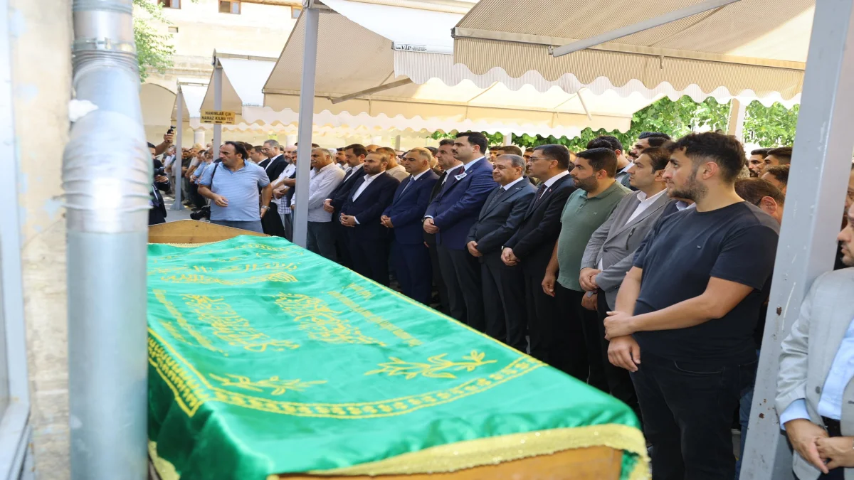AK Parti teşkilatı Zeynep Beyazgül Çiftçi’nin cenazesinde buluştu