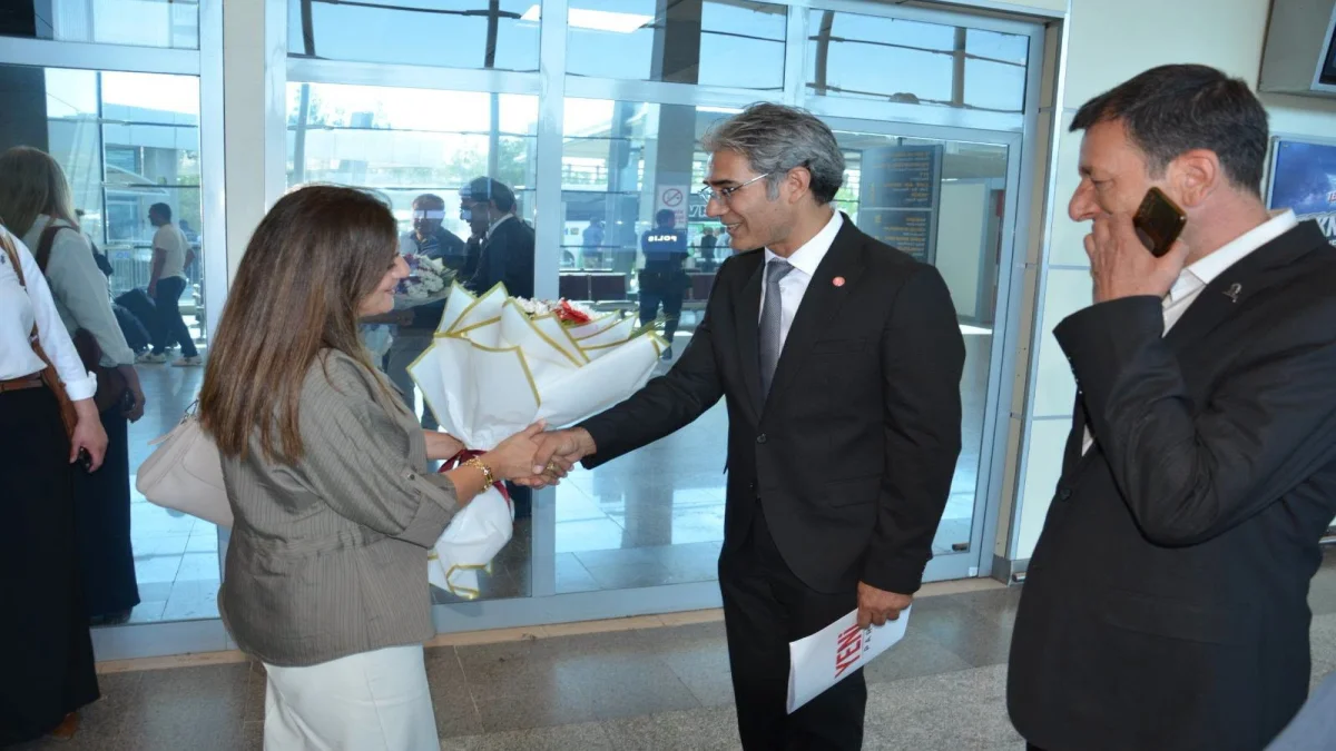 YENİ PARTİ ŞANLIURFA İL BAŞKANI BOZAN SÜRÜCÜ'DEN HAVALİMANINDA GÖRKEMLİ KARŞILAMA VE SAHA MESAJI