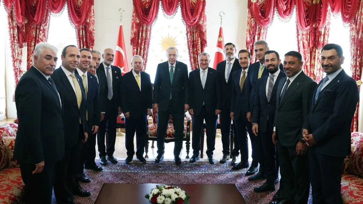 CUMHURBAŞKANI ERDOĞAN FENERBAHÇE YÖNETİMİNİ KABUL ETTİ: ŞANLIURFALI İSİM DE ORADAYDI