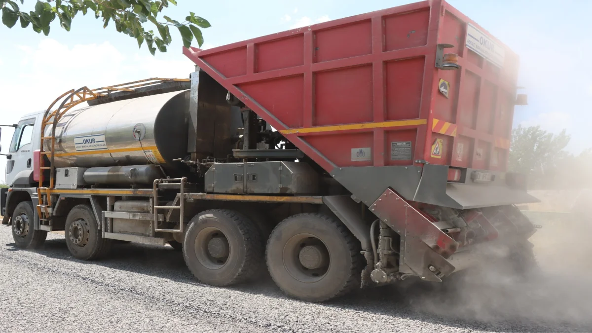 SİVEREK’TE 5 KİLOMETRELİK YOL SATHİ ASFALTLA YENİLENDİ