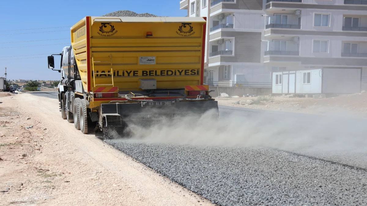 HALİLİYE BELEDİYESİ, DAĞETEĞİ MAHALLESİ’Nİ ASFALTLA YENİLİYOR