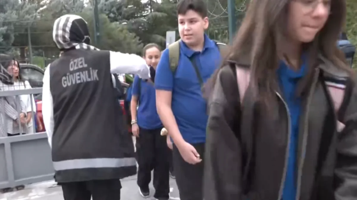 Yeni Eğitim-Öğretim Yılı Sıkı Güvenlik Tedbirleriyle Başladı: Okullarda El Dedektörlü Dönem