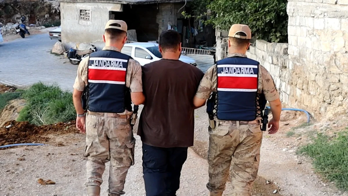 Şanlıurfa’da Firari Yağma Hükümlüsü Jandarmadan Kaçamadı: Karaköprü’de Nokta Operasyon