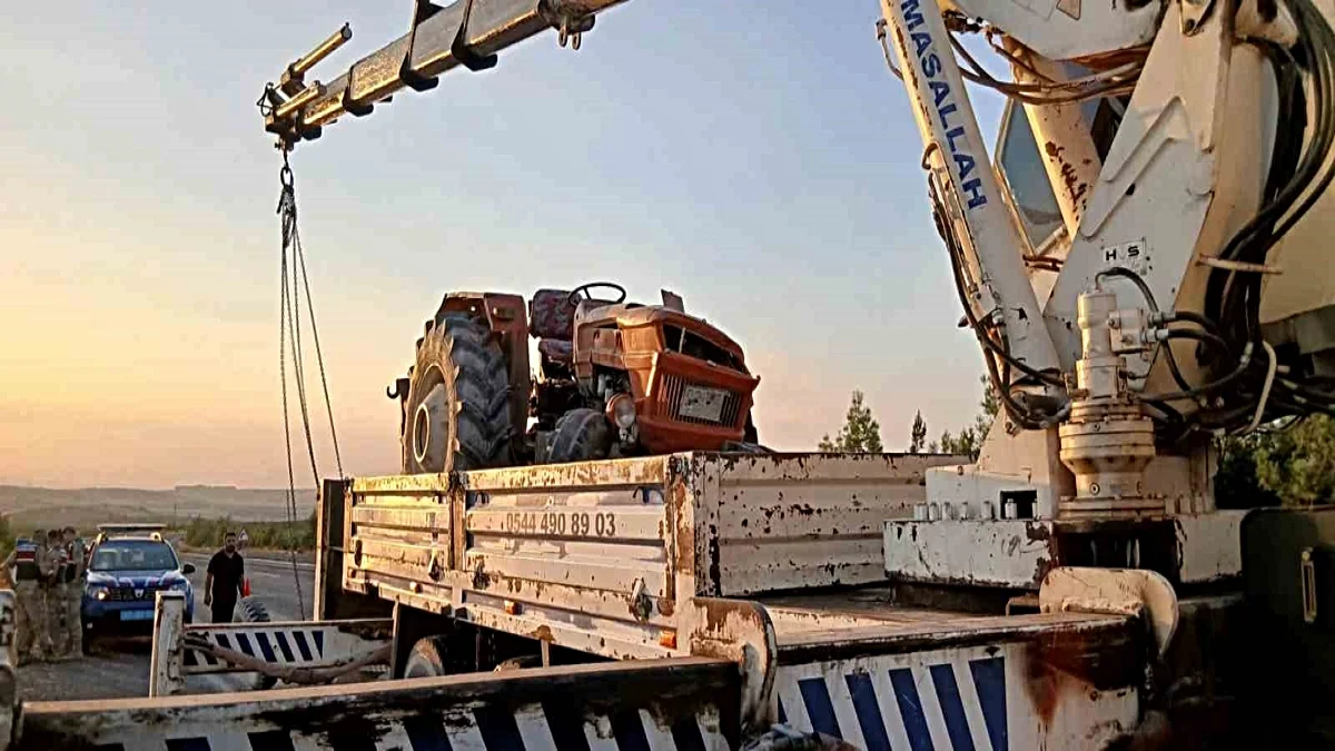 Bozova’da Fıstık Yüklü Traktör Şarampole Devrildi: 1 Ağır Yaralı