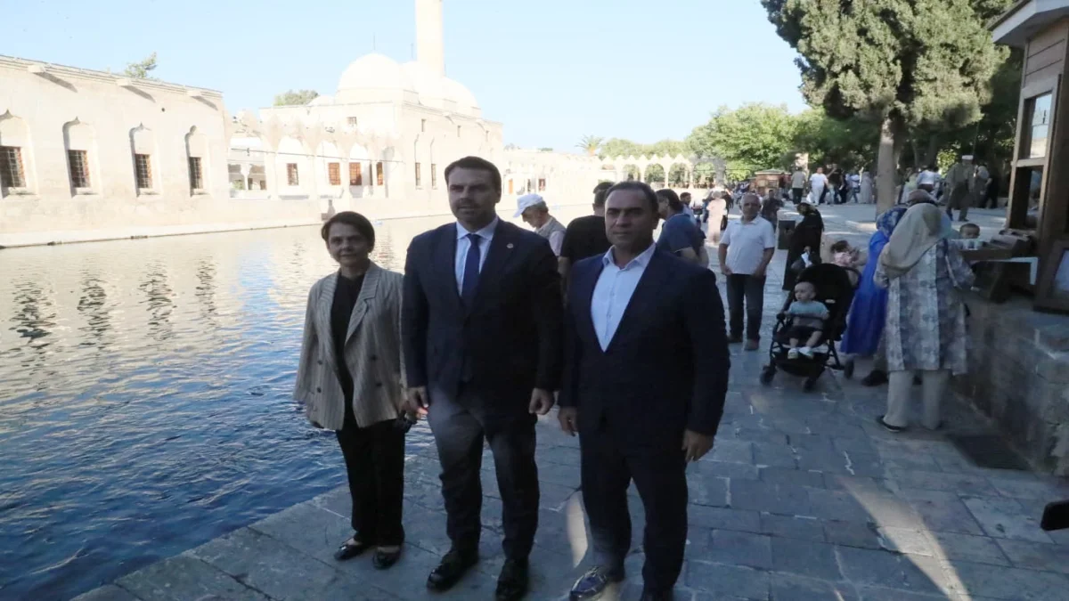 Balıklıgöl’de Siyasi Misafirperverlik: Yemleri Teşkilat Aldı, Sevabı Vekil Kazandı!
