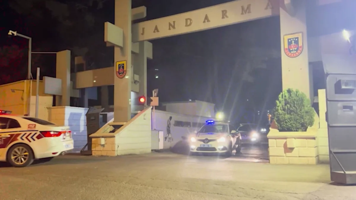 Karaköprü’de Feci Kaza: Araçlar Şantiye Alanına Savruldu, 2 Yaralı