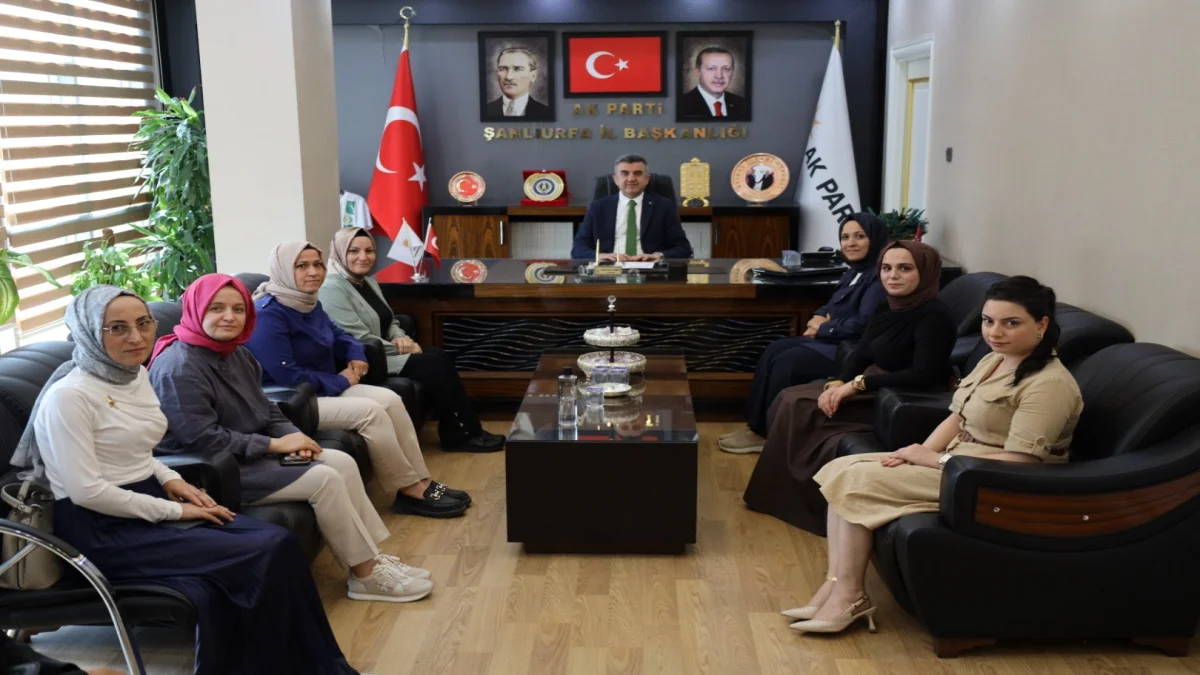 13 kadın, 1 erkek! Şanlıurfa siyasetinde dikkat çeken görüntü
