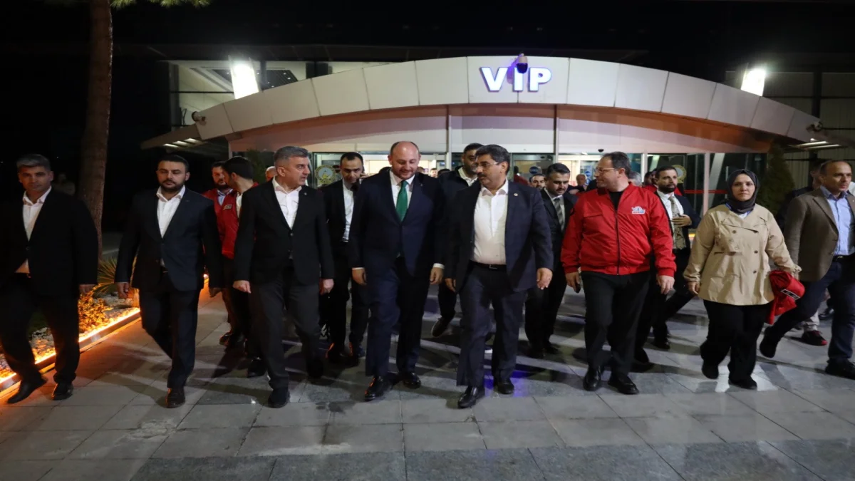 Urfa’da Protokol Kuyruğu: Havalimanı Karşılaması Alay Konusu Oldu