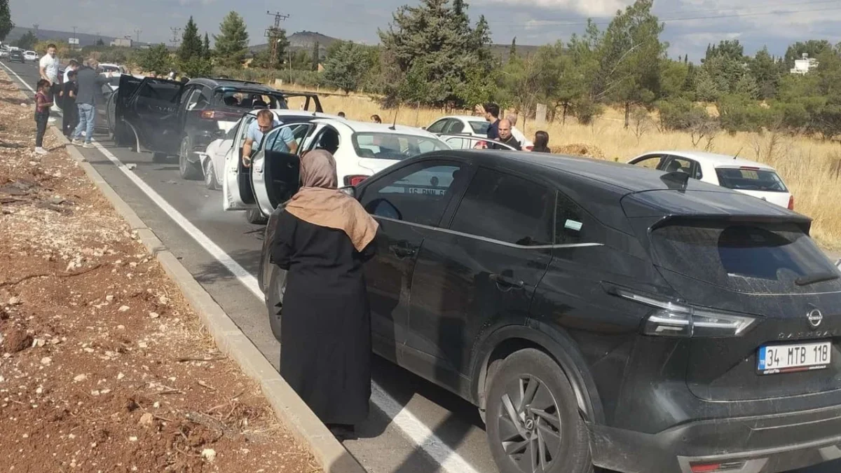 TEKNOFEST Yolunda Zincirleme Kaza: Kabahaydar Kavşağı'nda 4 Yaralı!