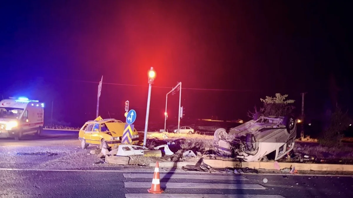 Urfa kavşağında  Feci Kaza: 3’ü Ağır 7 Yaralı