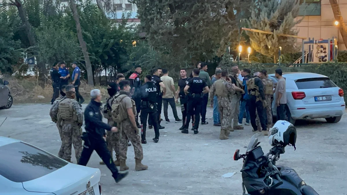 Şanlıurfa’da Polis Baskınında Şüpheli Kendi Silahıyla Öldü