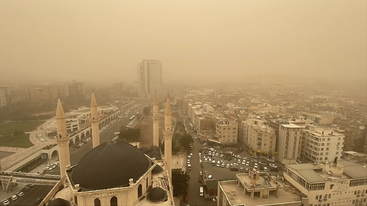 Şanlıurfa’da Toz Taşınımı Etkili Oluyor: Vatandaşlar Maskeye Sarıldı