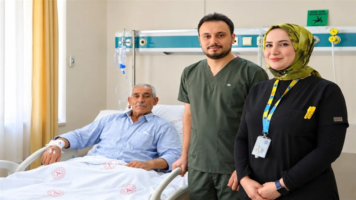 Dr Mehmet Yazar'dan 60 Yaşındaki Hastaya Küçük Kesiyle Kalp Ameliyatı