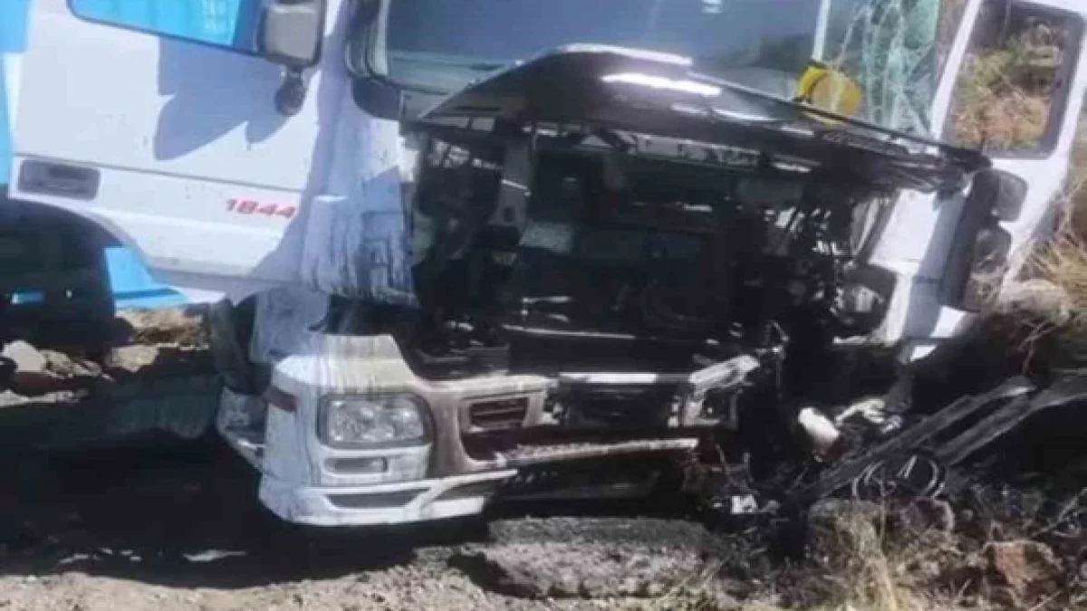 Siverek-Diyarbakır Yolunda Tır Şarampole Devrildi: 1 Yaralı