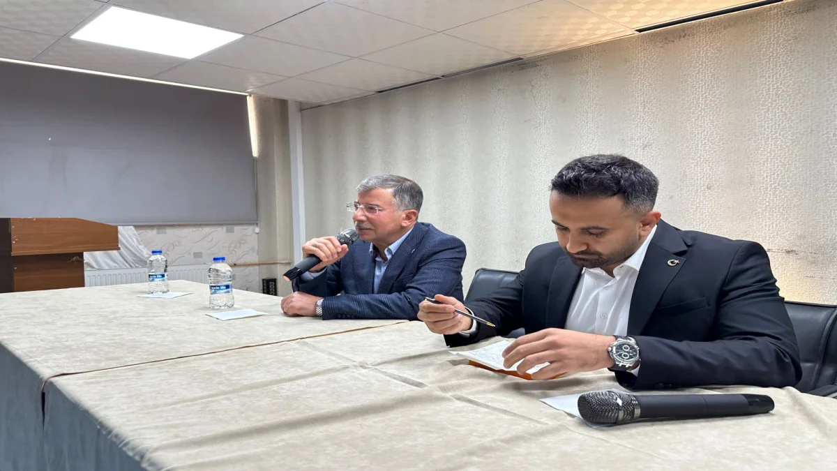 Cevheri, Karaköprü’de öğrencilerle kariyer planlamasını konuştu