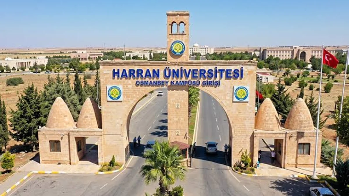Harran Üniversitesinde iki öğrencinin başarısı ödüllendirildi