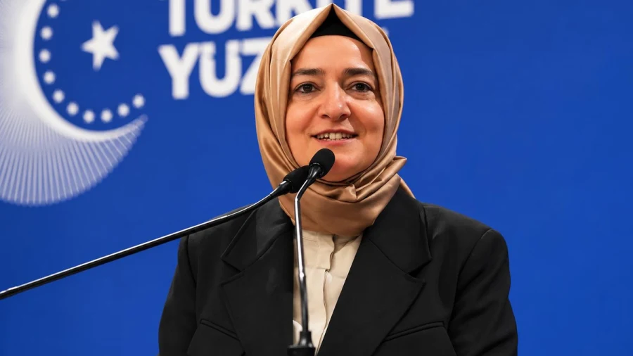 Fatma Betül Sayan Kaya Görevlerinden İstifa Etti