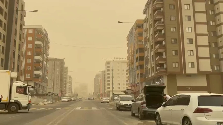 Şanlıurfa’da toz bulutu 5 ilçeyi kapladı: Görüş mesafesi düştü