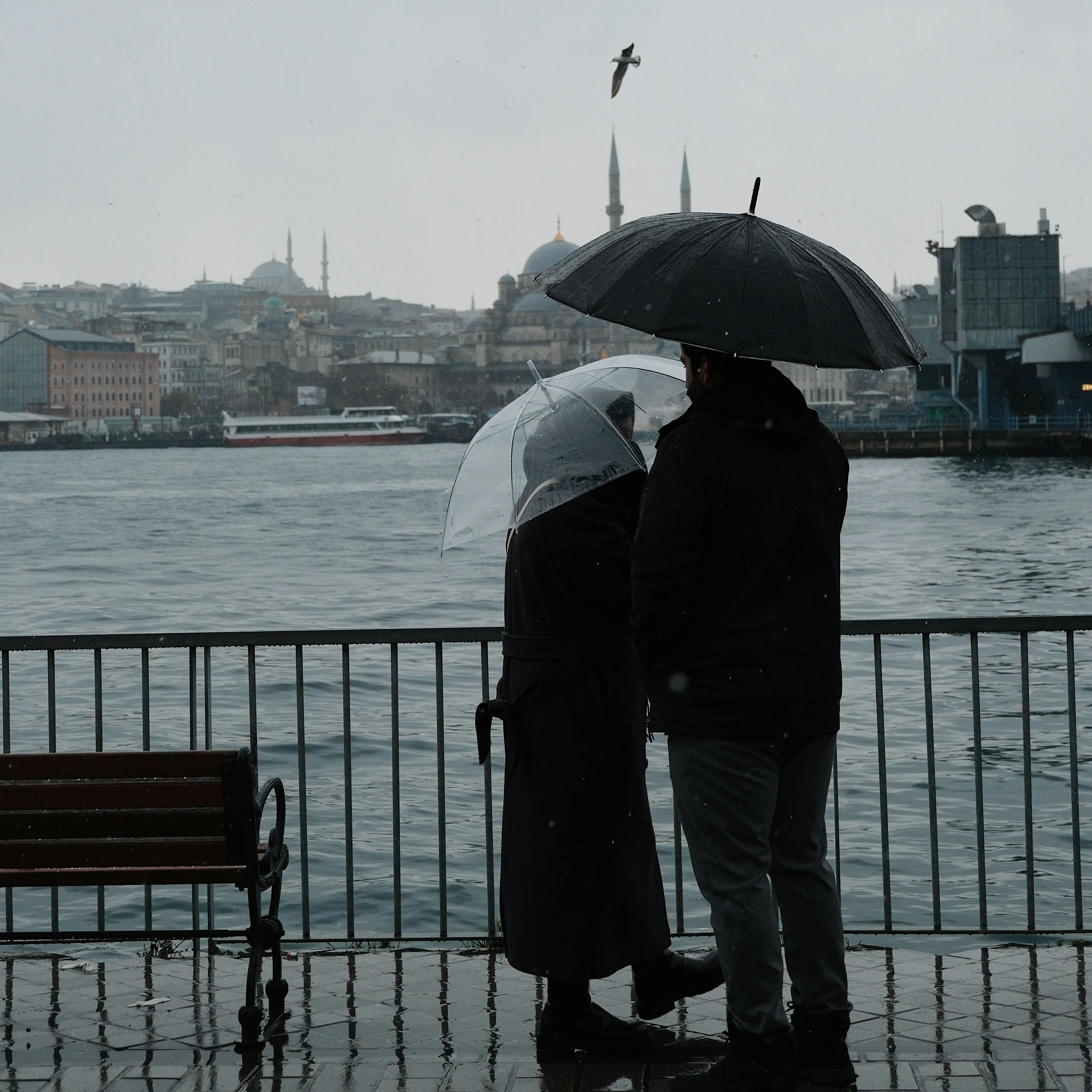 Meteoroloji'den Uyarı: Hafta Sonu Yurt Genelinde Sağanak Yağış ve Sıcaklık Düşüşü Bekleniyor